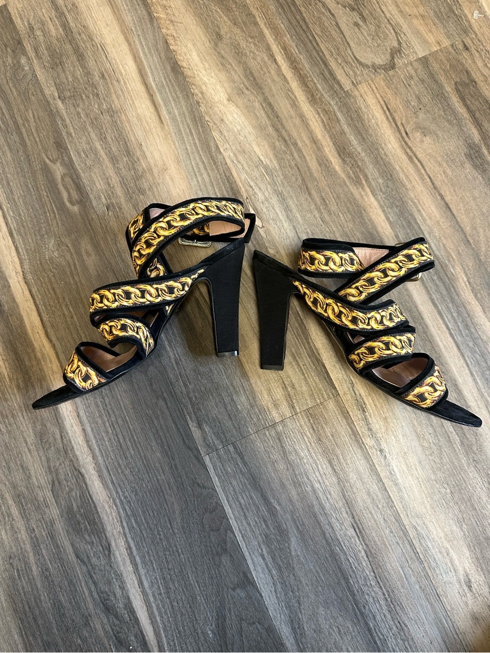 Moschino Boutique Chain Print Heels